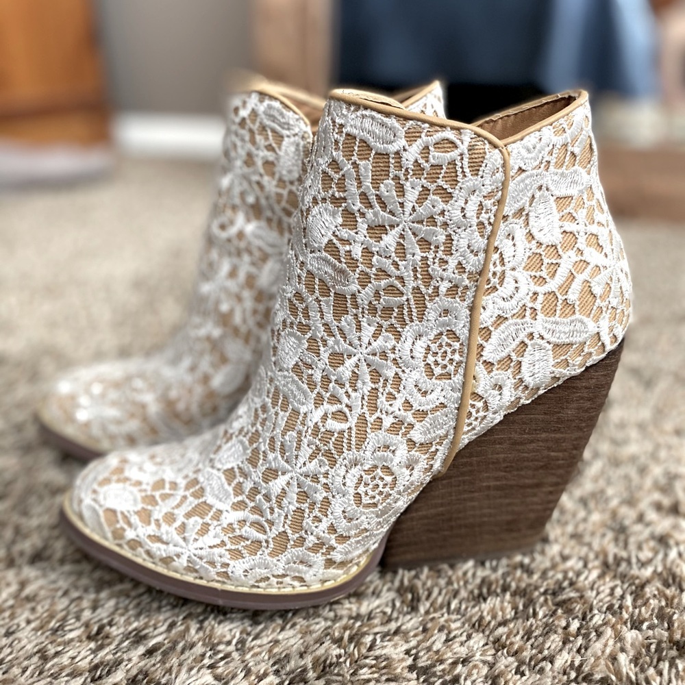 Very Volatile Women’s lace boots